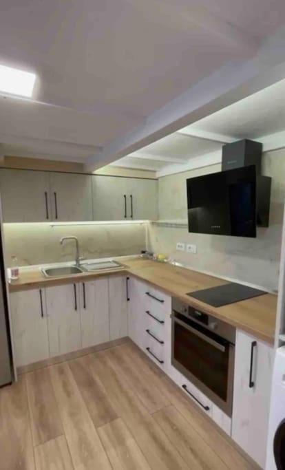 Lovely Apartment In Pogradec City With A Lake View Екстериор снимка